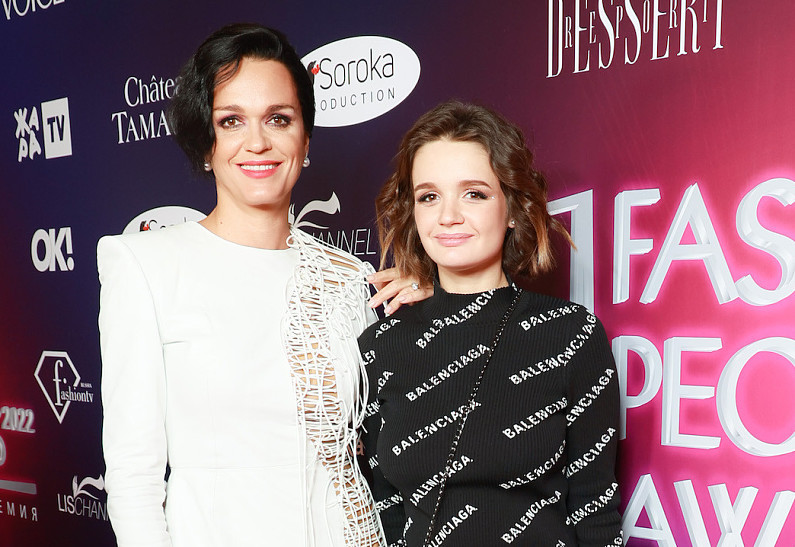 Певица Слава стала бабушкой