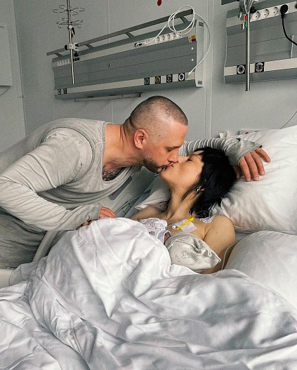 Катя IOWA и Леонид Терещенко с ребенком