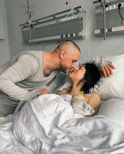 Катя IOWA и Леонид Терещенко с ребенком