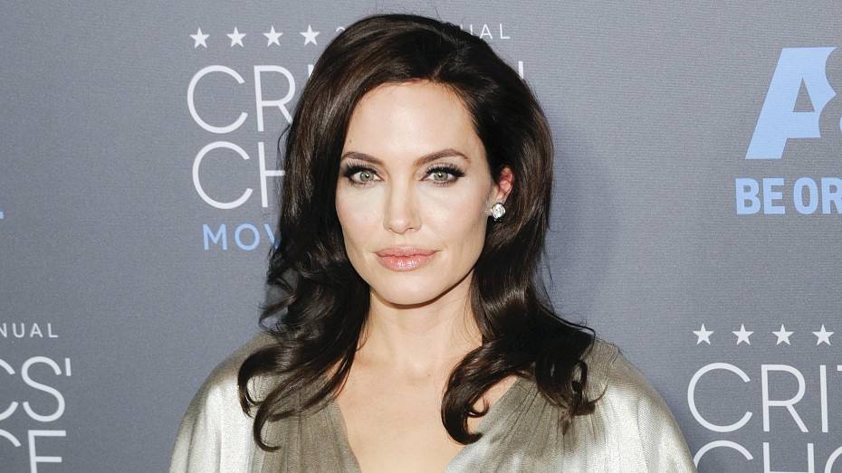 «Большой сторонник устойчивой моды»: Анджелина Джоли запускает свой бренд одежды и ювелирных украшений 