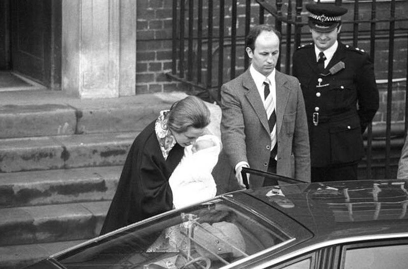 Принцесса Анна с новорожденной дочерью Зарой