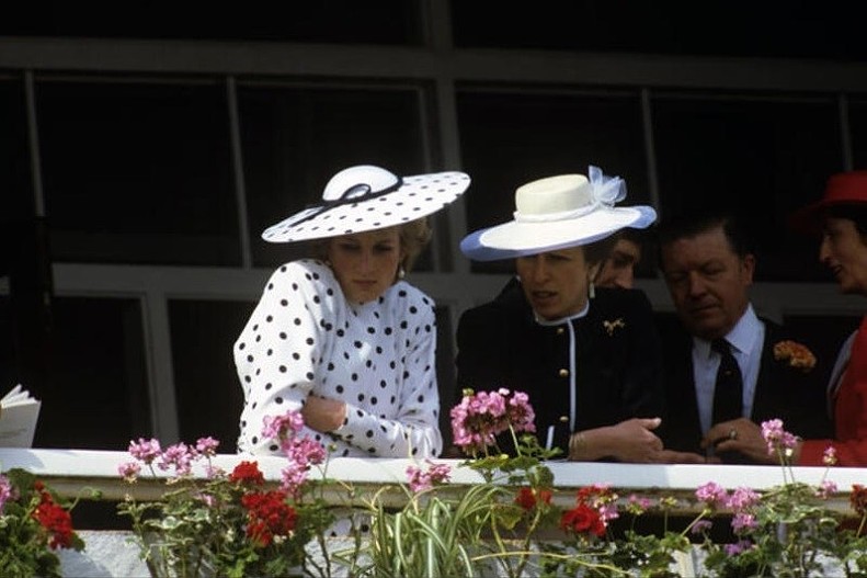 Принцесса Диана и принцесса Анна