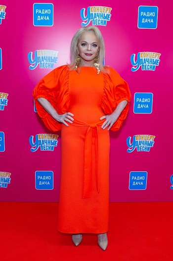 Лариса Долина