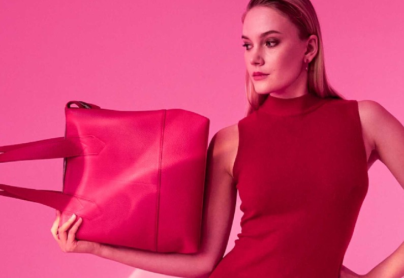 Питерский бренд «Верфь» выпустил коллекцию кожаных сумок и аксессуаров Viva Magenta