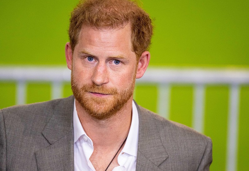 Принца Гарри предупредили, что отсутствие на коронации Карла III может стоить ему карьеры