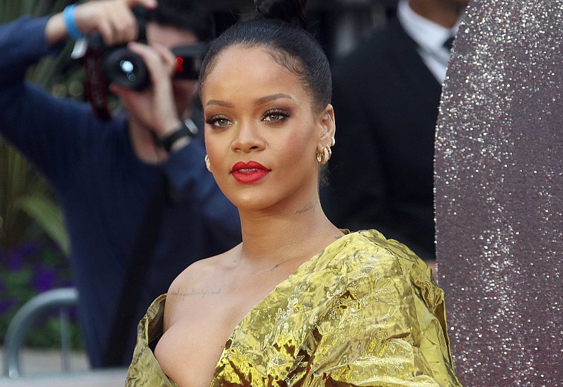 Беременная Рианна рассекретила пол будущего ребенка