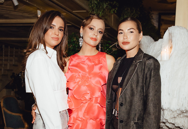 Карина Нигай, Алина Буре и другие гости модного показа
