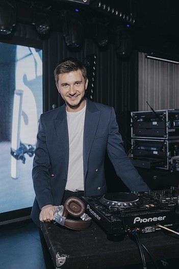 Гриша Супер