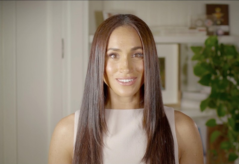 Невероятно стильная и посвежевшая: Меган Маркл появилась на публике после известия о том, что она не приедет на коронацию Карла III