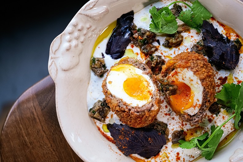 Яйцо по-шотландски со сморчками