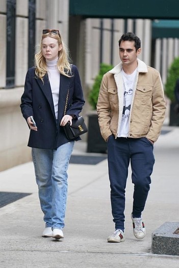 Эль Фаннинг и Макс Мингелла