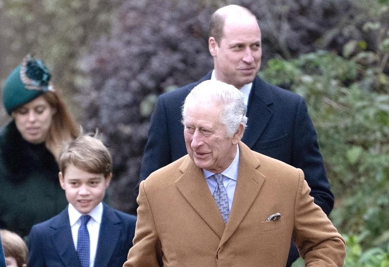 В сети появилось официальное фото Карла III с будущими королями Великобритании