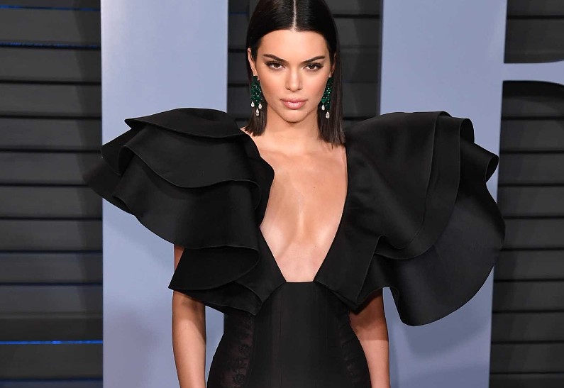 It`s a match: Кендалл Дженнер и Bad Bunny в парных аутфитах вышли в свет. Фото!