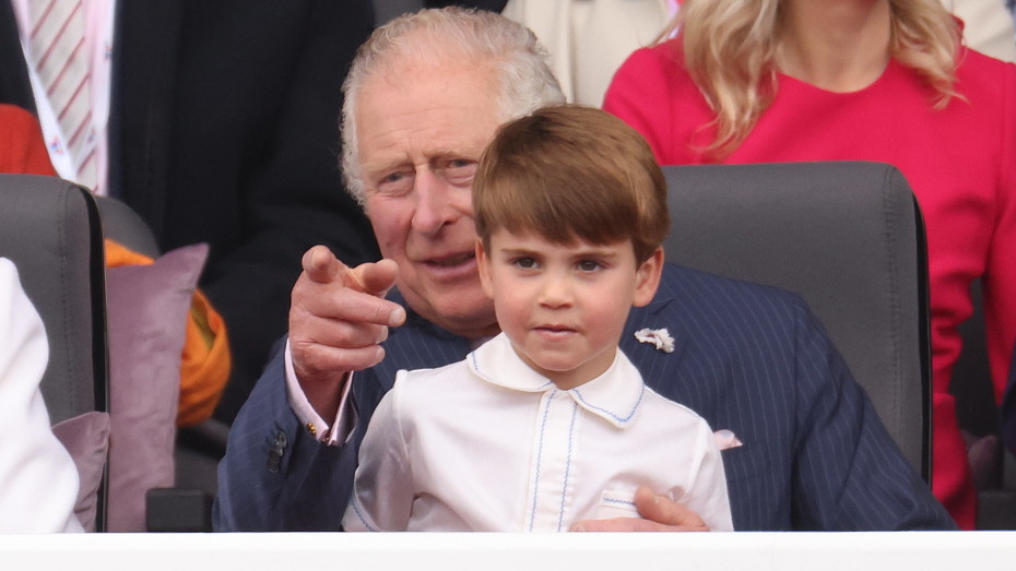 Младший сын Кейт Миддлтон и принца Уильяма мило поддержал дедушку на коронации