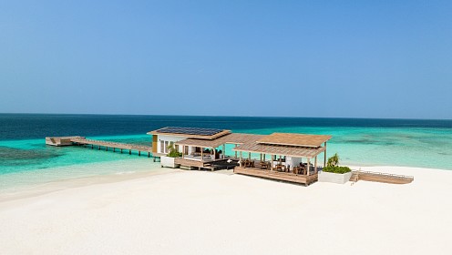 Двое на острове: ресторан на песчаной отмели открылся в отеле Alila Kothaifaru Maldives