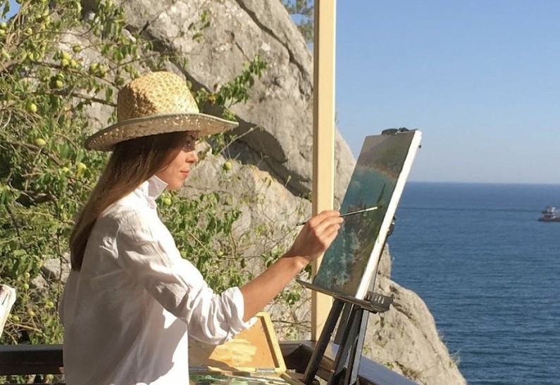 Олеся Орлова: молодая художница-символист покоряет вершину за вершиной