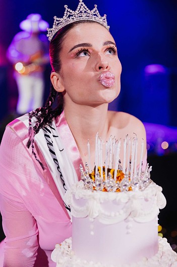 Адель Вейгель