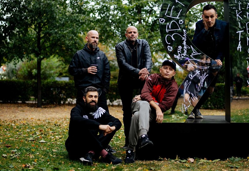 Группа ЗВЕРИ выпустила новый альбом «На синем трамвае»