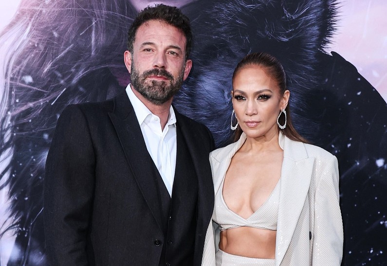 Дженнифер Лопес и Бена Аффлека застали за страстным поцелуем на фоне слухов о разладе в отношениях