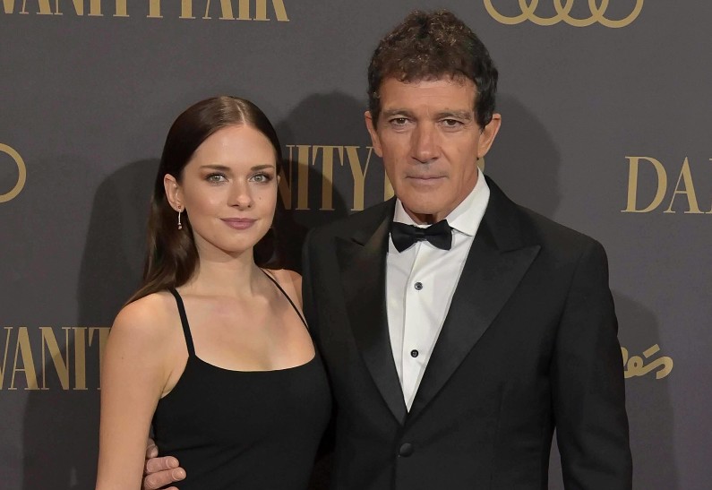 В сети проявилось редкое фото младшей дочери Антонио Бандераса