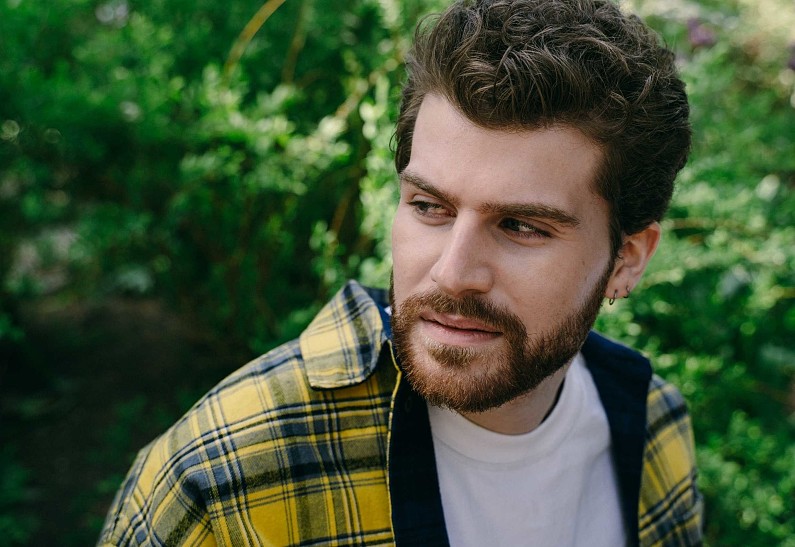 Лео Канделаки сыграет в российской версии сериала «Постучись в мою дверь»