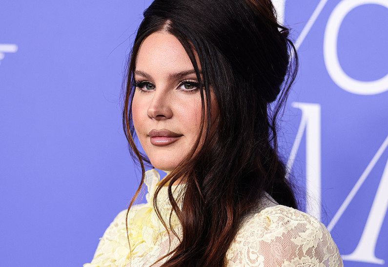 Лана Дель Рей вышла на сцену в образе Мэрилин Монро. Фото!