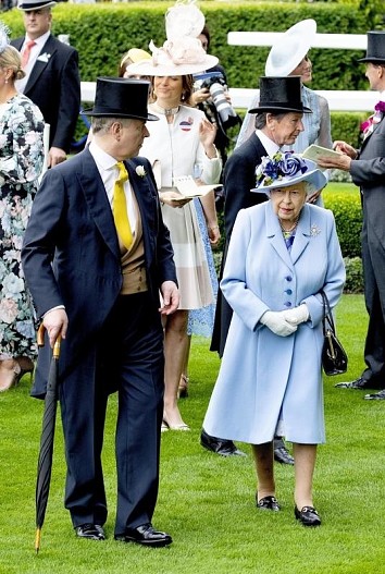 Принц Эндрю и Елизавета II