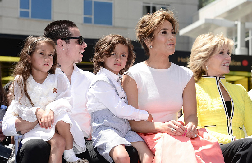 Марк Энтони и Дженнифер Лопес с детьми, мама Дженнифер Лопес (2013 год)