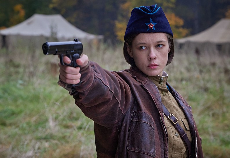 Катерина Шпица и Сергей Пускепалис в военной мелодраме «Расправляя крылья»