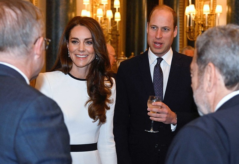 Ослепительна: Кейт Миддлтон встречает первых VIP-гостей коронации Карла III