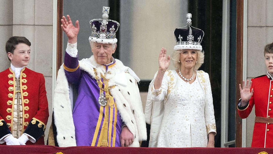 Карл III и королева Камилла появились на балконе Букингемского дворца вместе с членами королевской семьи. Фото!