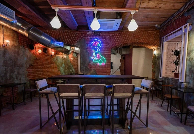 «В Ровеснике через полчаса»: легендарный бар отмечает день рождения