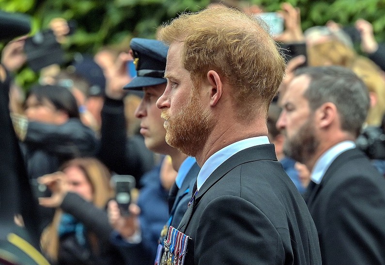 Принцу Гарри грозит суд в США после выхода скандальных мемуаров. Подробности!