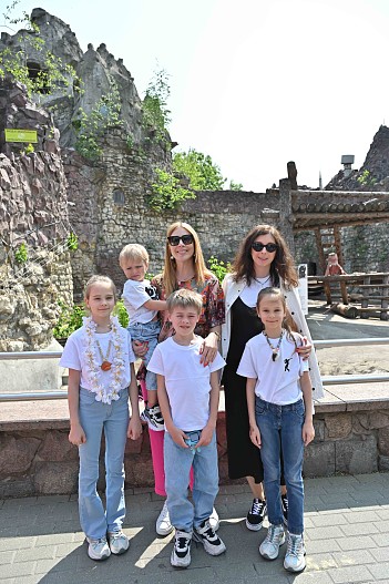 Наталья и Юлианна Подольские с детьми