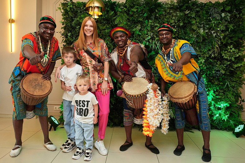 Наталья Подольская с детьми