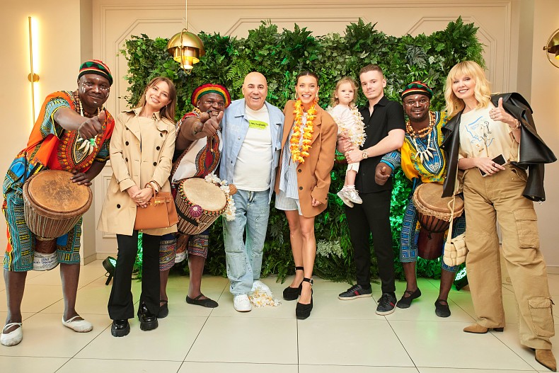 Валерия и Иосиф Пригожин с семьей, Регина Тодоренко