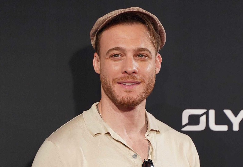 Звезда «Постучись в мою дверь» Керем Бюрсин похвастался подкаченными бицепсами