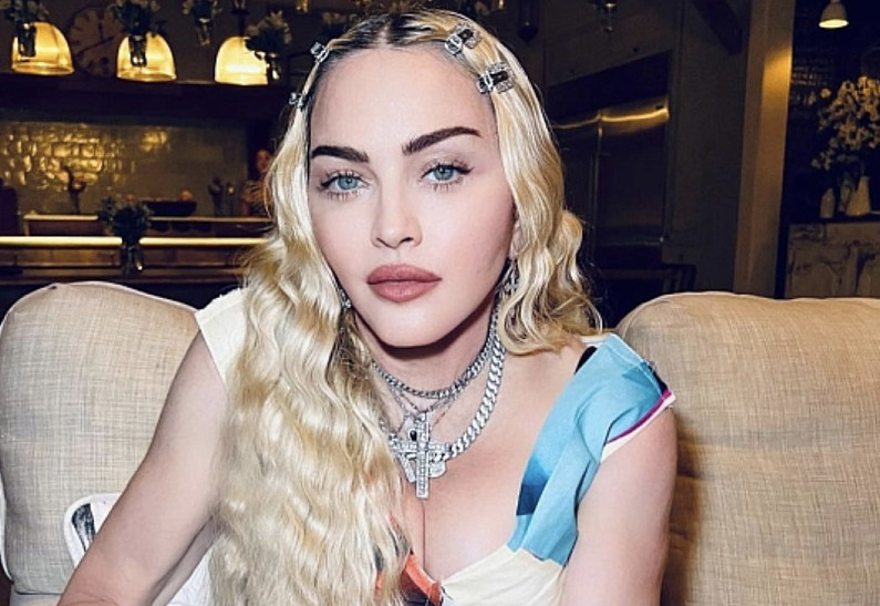 Мадонна отпраздновала выпускной 10-летних близнецов Эстер и Стеллы