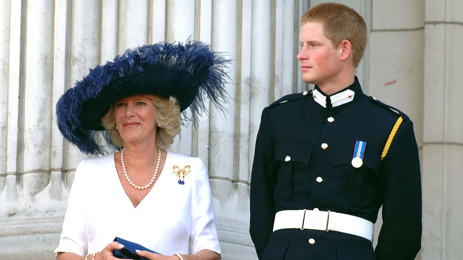 Королева Камилла категорически не желает видеть принца Гарри во дворце. И вот почему!