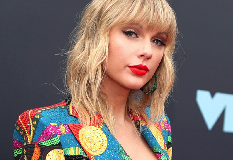 Тейлор Свифт спровоцировала слухи о новом романе