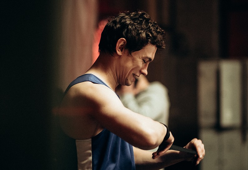 Никита Кологривый, Павел Прилучный, Дмитрий Чеботарев и другие в сериале «МАКС И ГУСЬ»