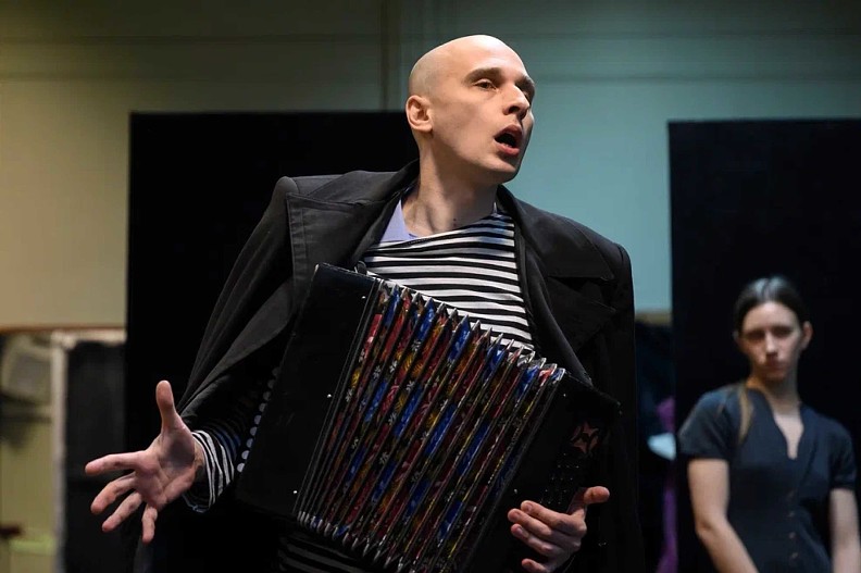 Артём Соколов и Полина Романова на репетиции спектакля Жизель Ботаническая