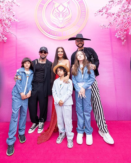 Максим Ситник, Аника Керимова, Филипп Киркоров с детьми