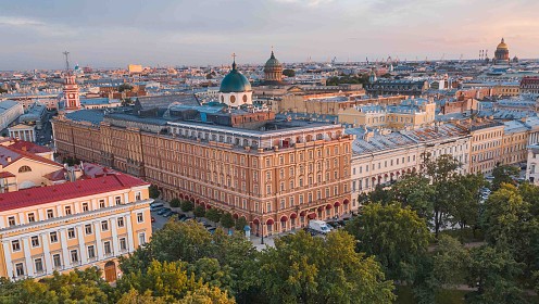 Куда отправиться в июне: белые ночи и «Алые паруса» в Санкт-Петербурге