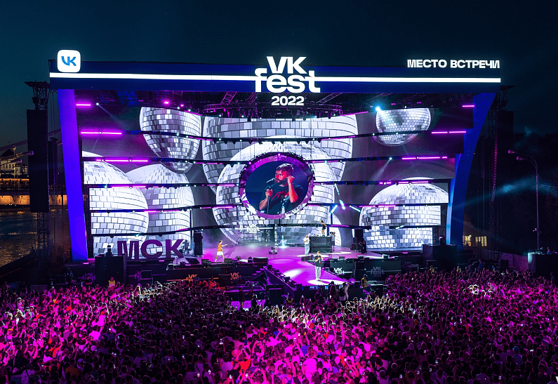 Анастасия Ивлеева, Антон Шастун, Дмитрий Масленников и ещё более 50 блогеров выступят на VK Fest этим летом