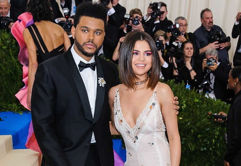 «Сходство сверхъестественное»: The Weeknd воплотил Селену Гомес в образе главной героини сериала «Кумир»