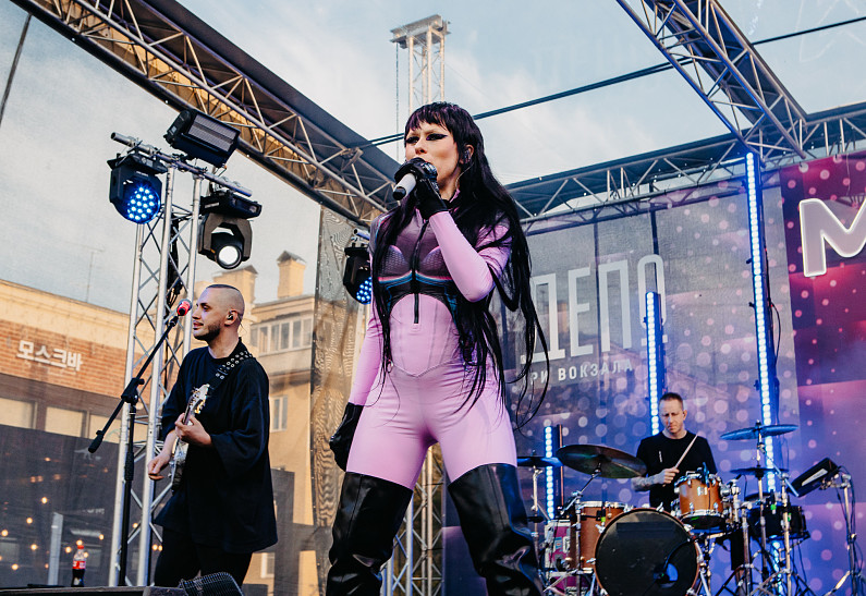 IOWA, NLO, КОБЯКОВ выступили на МУЗON FEST В «ТРИ ВОКЗАЛА. ДЕПО»