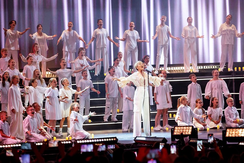 Анжелика Варум