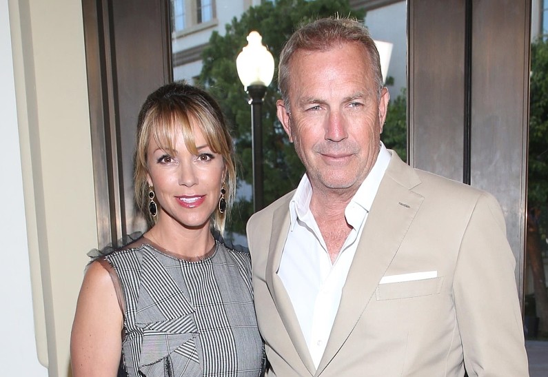 Кевин Костнер обвинил бывшую жену в краже семейных вещей