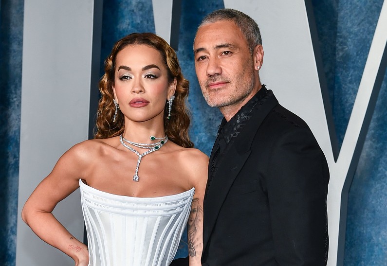 Рита Ора и Тайка Вайтити показали свое свадебное фото